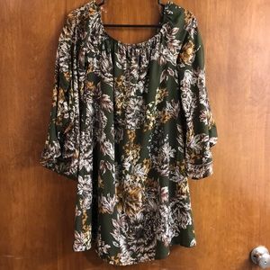 NWOT Off shoulder Wide sleeve dress